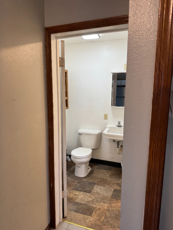 Building Photo - 3850 N Shore Dr