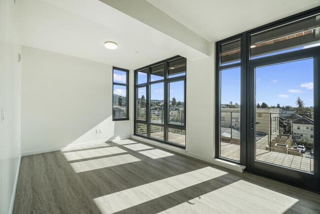Building Photo - New Contemporary Sunny Apartment With Views