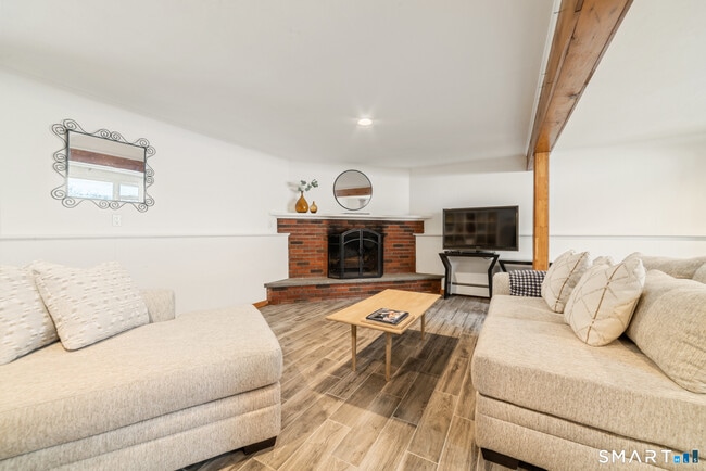 Building Photo - 16 Cushing Dr