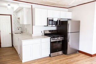 Building Photo - 367 Spruce St