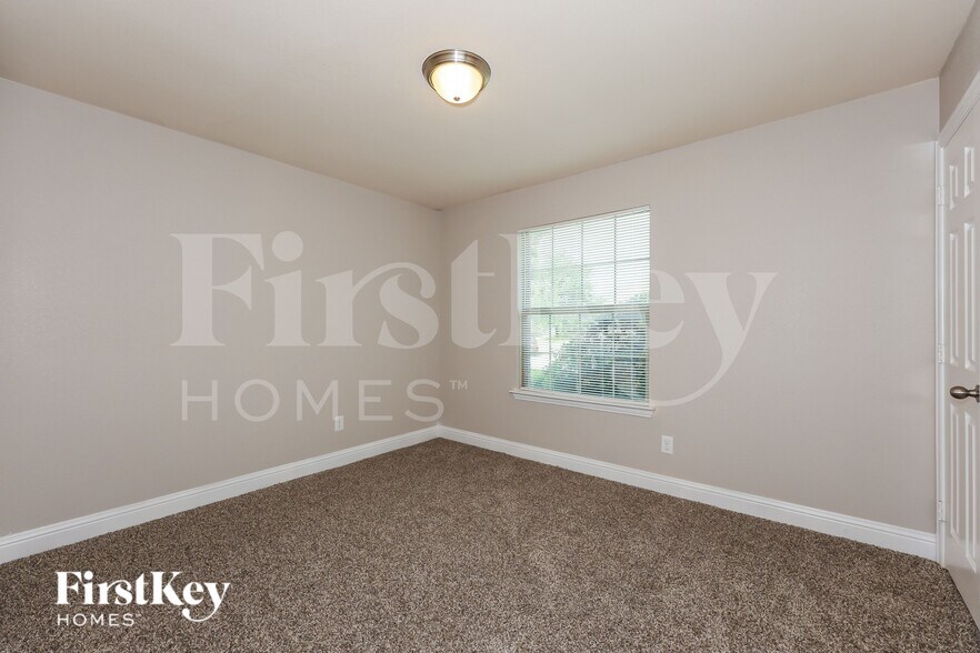 Building Photo - 610 Canvas Ct