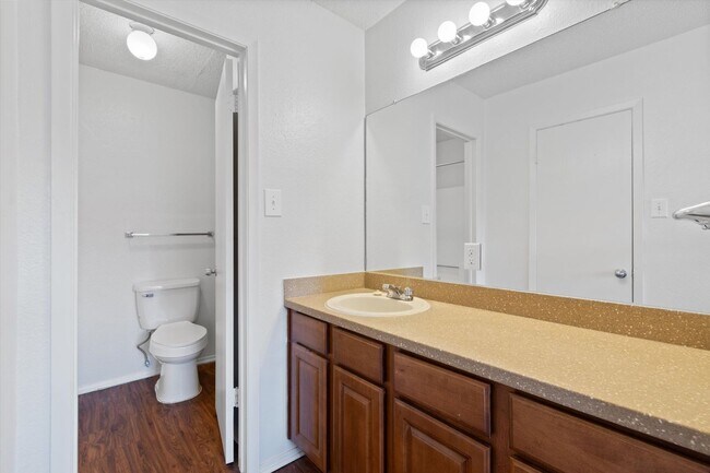 Building Photo - Langtry Apartments- 2 Bedroom 2 Bathroom
