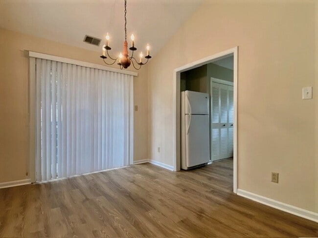 Building Photo - 1/2 Mo Off Special - Bed, 1 Bath townhome minutes to South Park