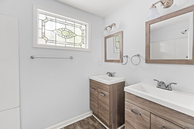 Building Photo - Stunning Newly Remodeled Birmingham Home