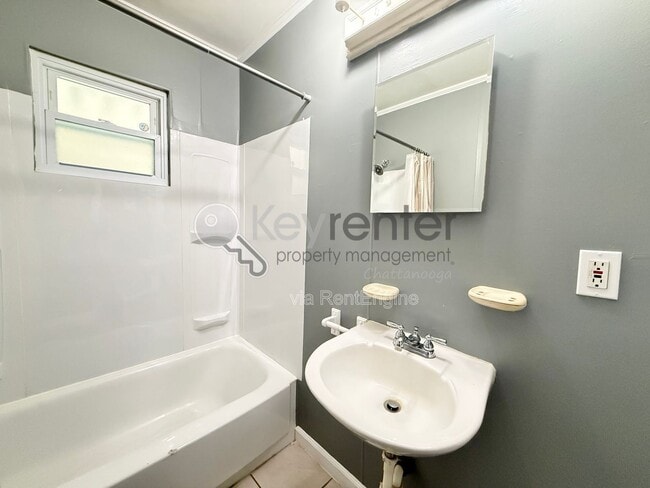 Building Photo - 221 Robert E Lee St