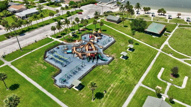 Building Photo - 1911 Cypress Ave