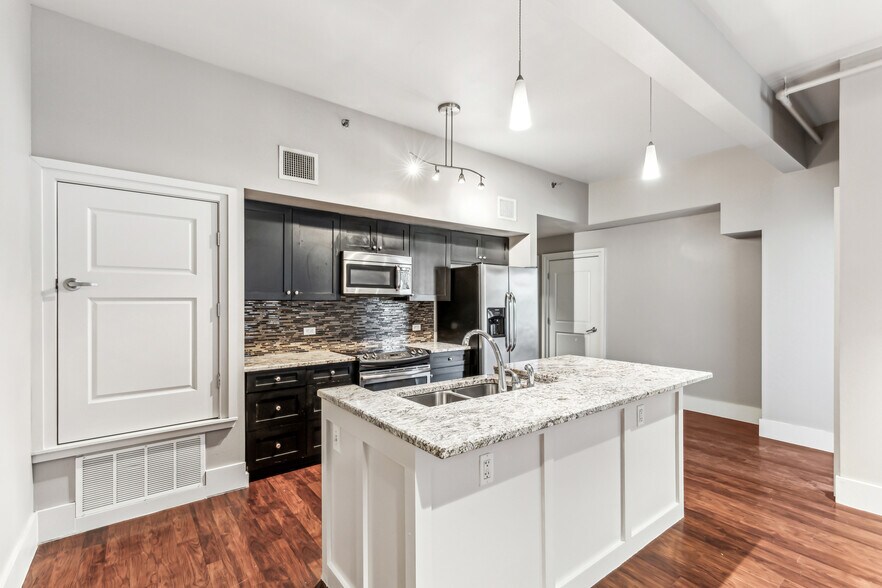 Building Photo - 1000 Lipscomb St