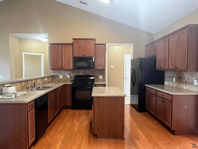 Building Photo - 312 Hearthwood Dr