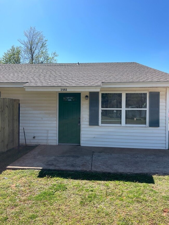 Building Photo - 2 bed 1 bath duplex tastefully updated in a great location in the heart of Blanchard! Plenty of p...