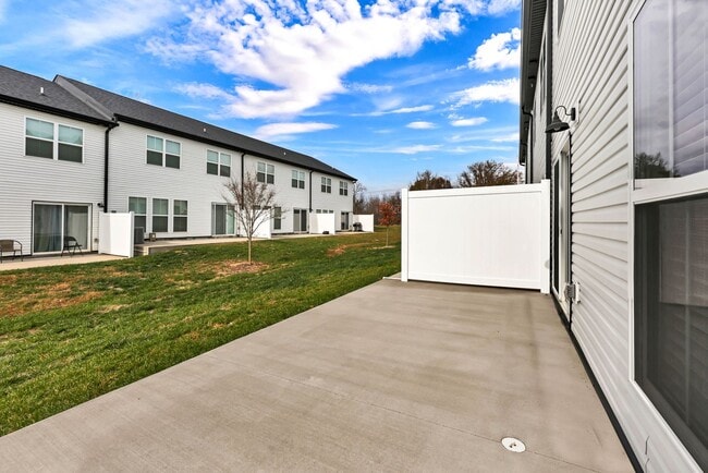 Building Photo - 166 Sango Dr