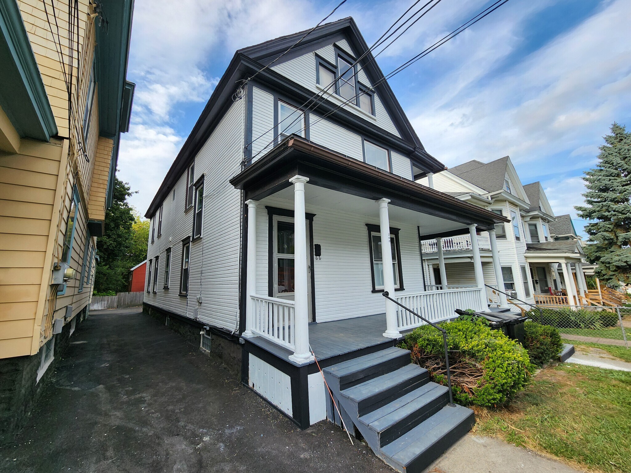 Building Photo - 260 Tennyson Ave