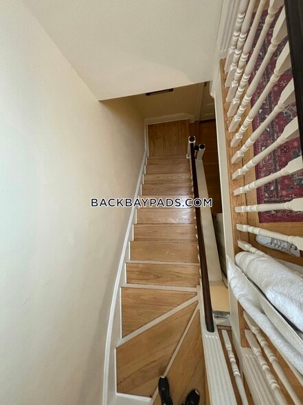 Building Photo - 429 Marlborough St