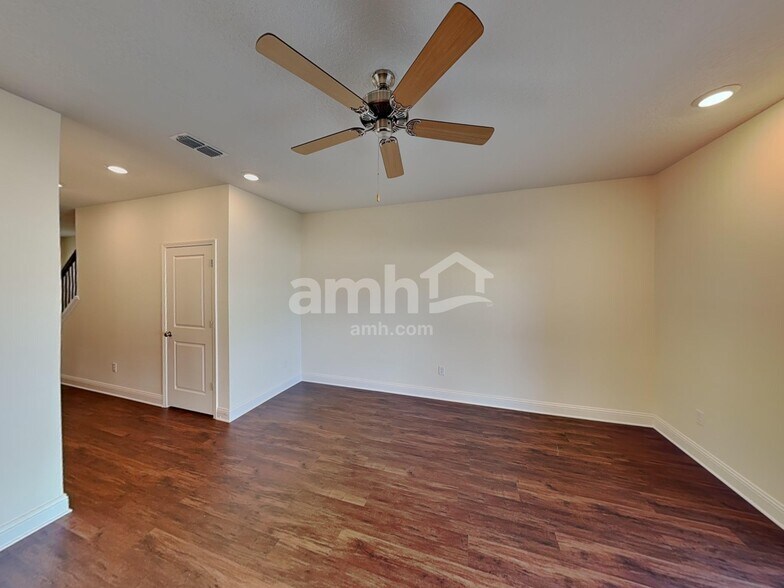 Building Photo - 37764 Dusty Saddle Ln