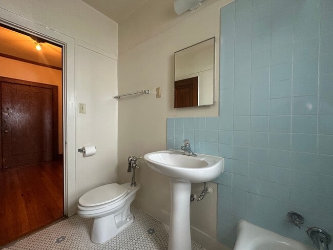 Interior Photo - 1628 Franklin