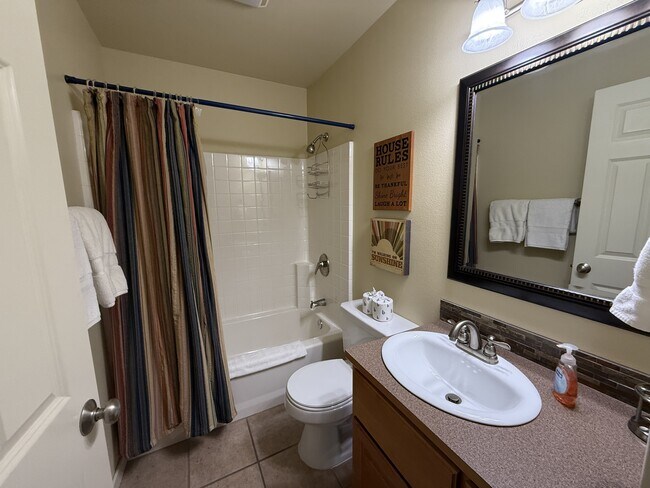 Building Photo - 165 Coral St