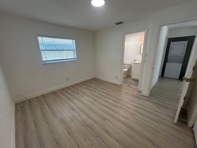Building Photo - Stylish Tranquil duplex - Near Belleair Beach