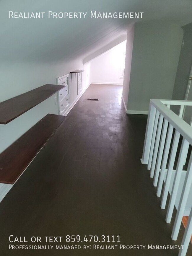 Building Photo - 1411 Hill St