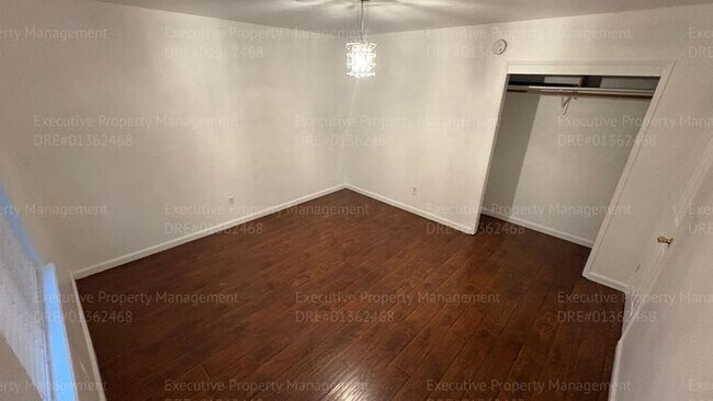 Building Photo - 3 bedroom 2 bathroom home with pool and near shopping centers.