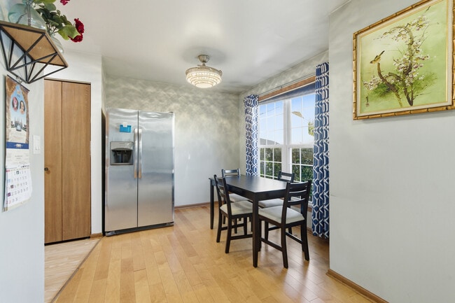 Building Photo - 1297 Woodlake Dr