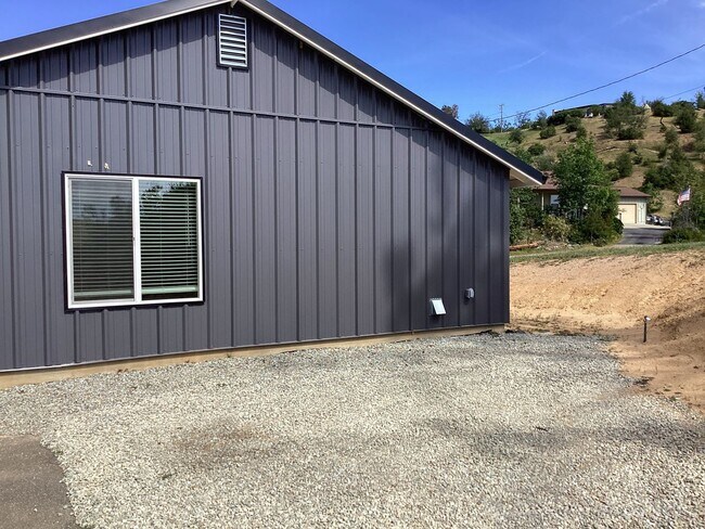 Building Photo - Newly Built Home Near Salt Creek Trail Move in Ready