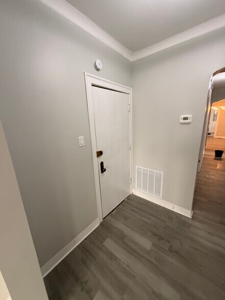 Building Photo - 8434 S Drexel Ave