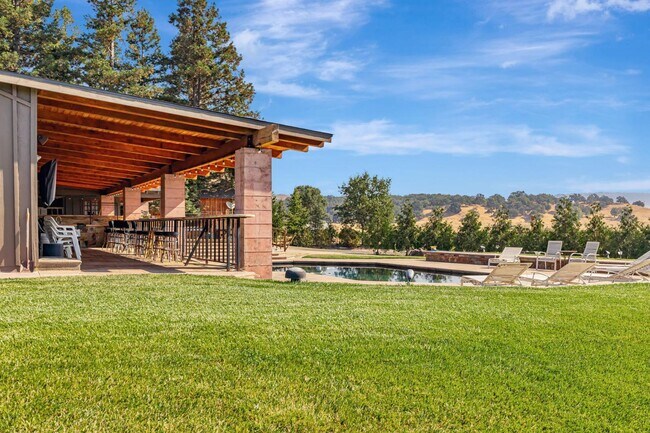 Building Photo - 9270 Linda Vista Ln