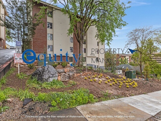 Building Photo - 1032 E 400 S
