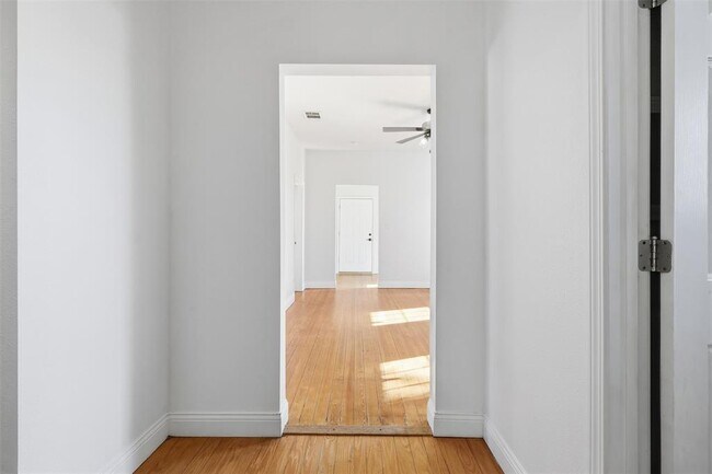 Building Photo - 1215 Porter St