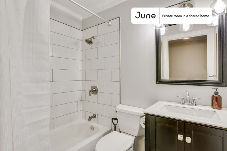 Building Photo - Room in Shared 7 bed/4 bath home