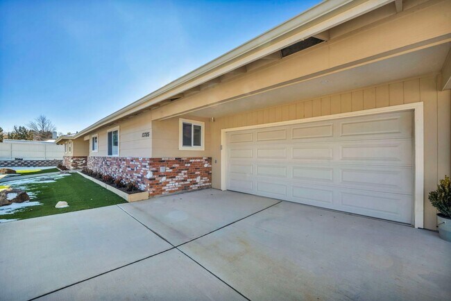 Building Photo - FULLY FURNISHED MOUNTAIN VIEW RETREAT with HOT TUB, RV PARKING & NO HOA