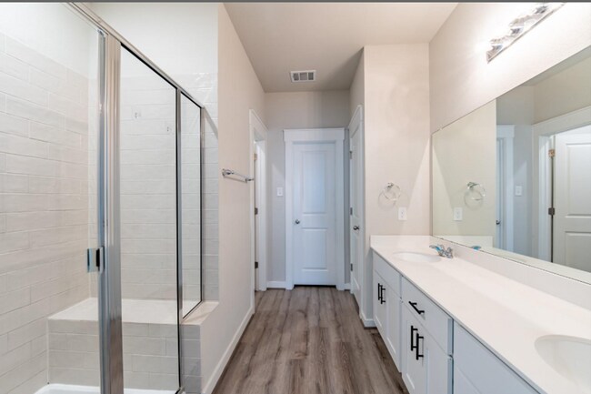Building Photo - 147A Waterside Rd, Unit A, Buda, TX 78610