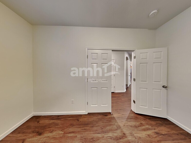 Building Photo - 119 S Beyerville Pl