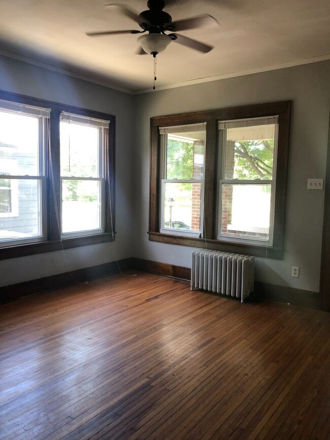 Building Photo - 811 W Adams Rd