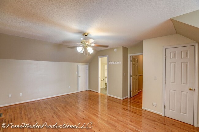 Building Photo - 2 Bdrm / 2 Bath, Condo - North Johnson City