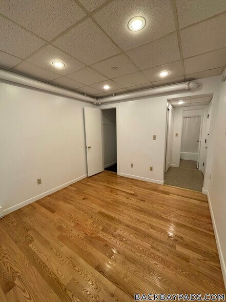 Building Photo - 405 Beacon St