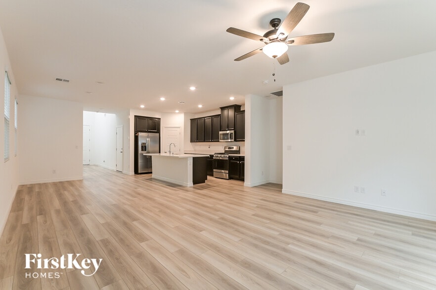 Building Photo - 6845 Greensmen Ave