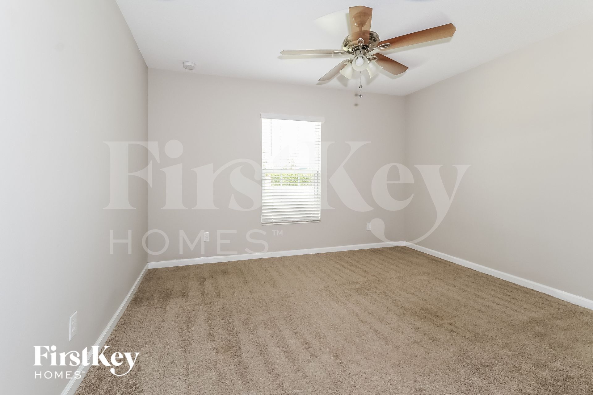 Building Photo - 623 SW Homeland Rd