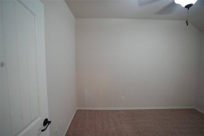 Building Photo - 1710 Thornhampton Ct