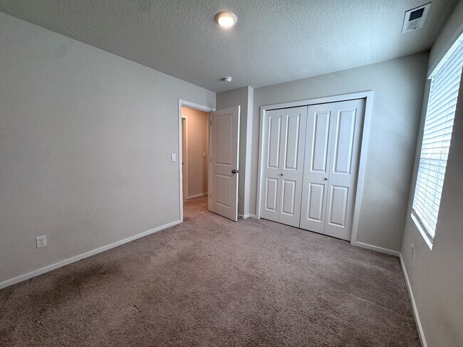 Building Photo - 896 N 18th Ave