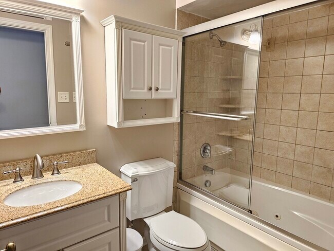 Building Photo - 12 Parkside Ct