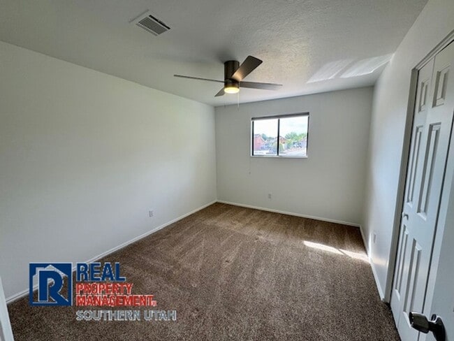 Building Photo - Palm Circle Home