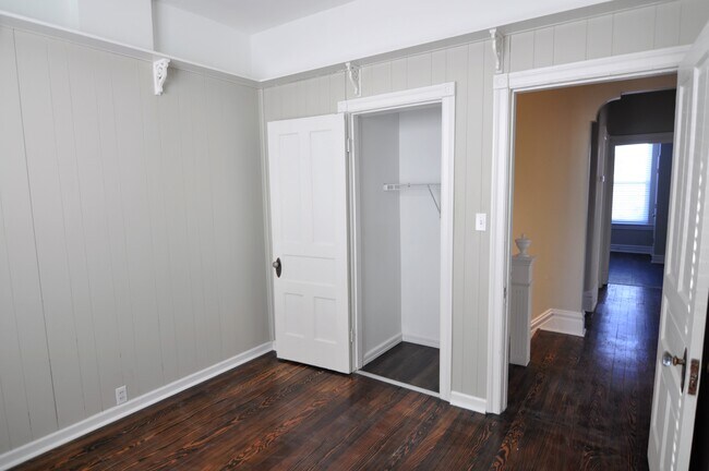 Building Photo - 2711 Arsenal St