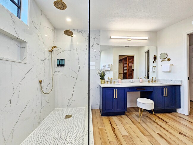 Building Photo - 11402 Suncreek Pl