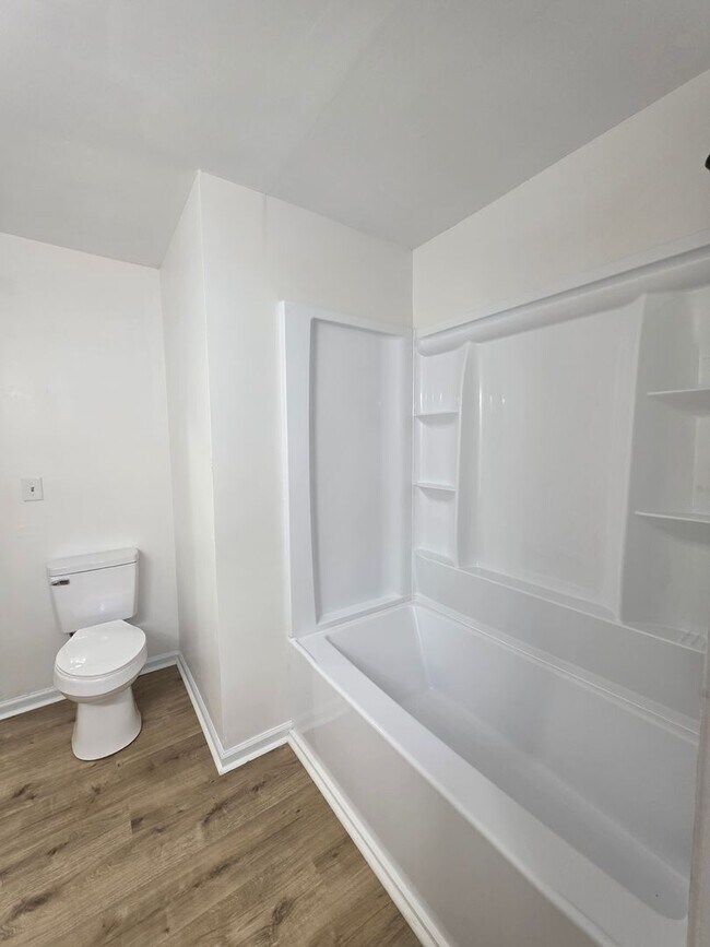 Building Photo - FOR LEASE Charming All-Brick Home on 1 Acr...