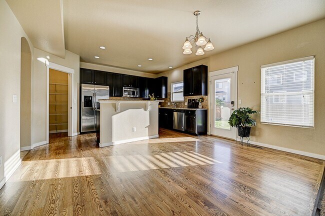 Building Photo - HUGE SIX (6!!!) BD HOME IN LORSON RANCH! **$500 credit with a 16-month lease start date by Dec 15...