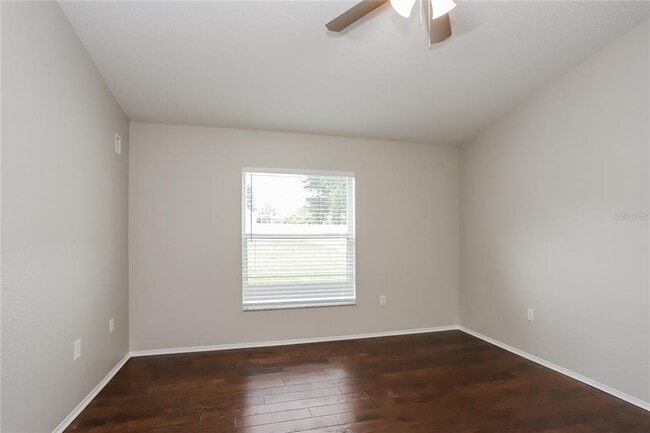 Building Photo - 5499 Moon Valley Dr