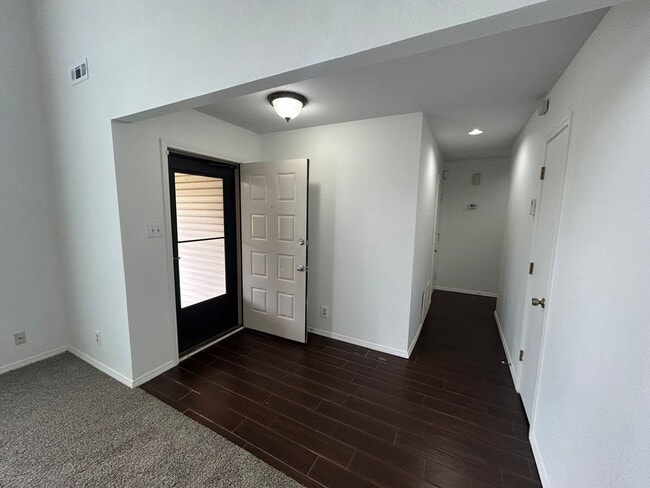 Building Photo - South Tulsa gem!