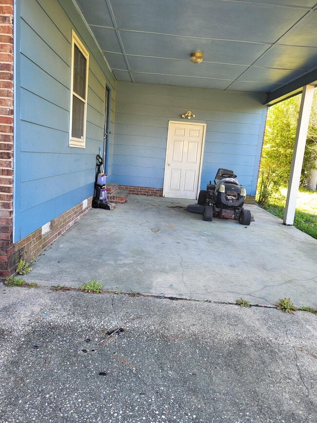 Building Photo - 6811 Radial Dr