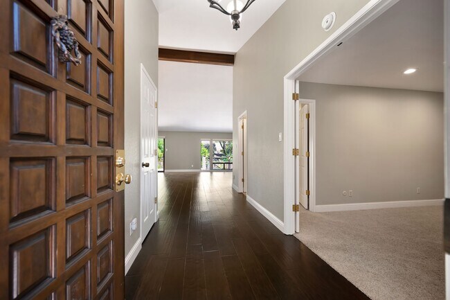 Building Photo - South Auburn Gem! Stylish 2BR Townhome in Quiet, Neighborhood