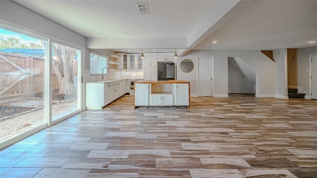 Building Photo - 764 Worthshire St